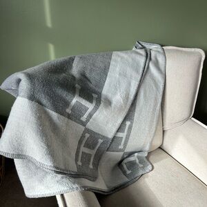 Hermès 170x130 cm monogram ,blanket/throw avalon H Blanket